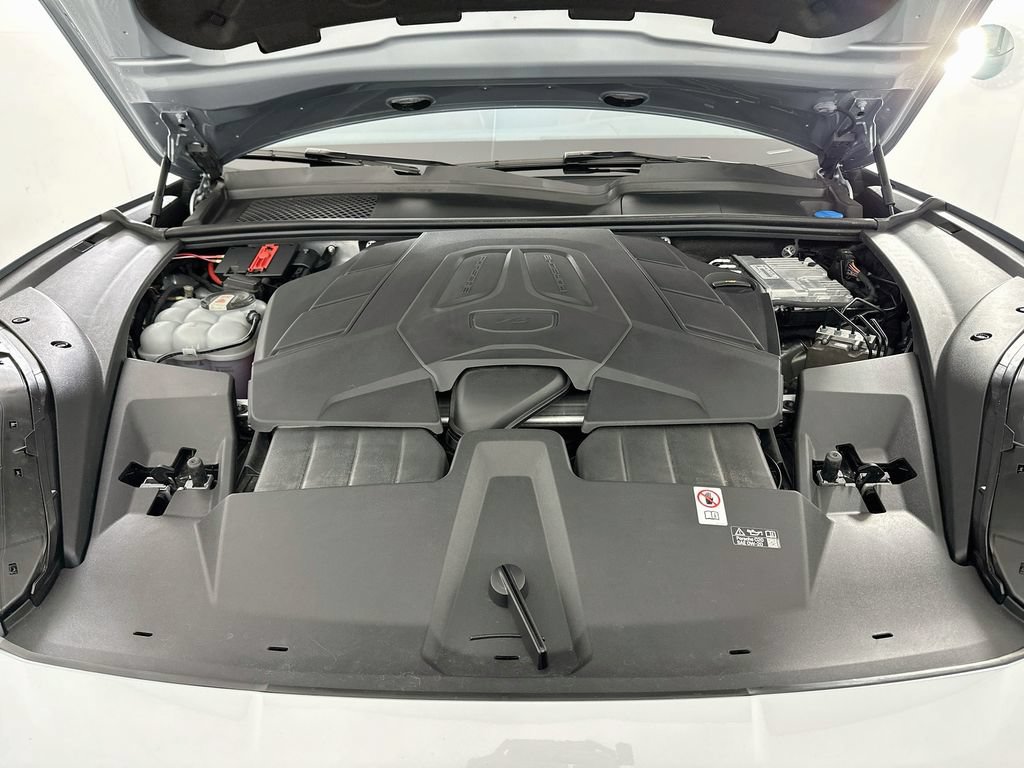 Certified 2024 Porsche Cayenne AWD/4WD image 32