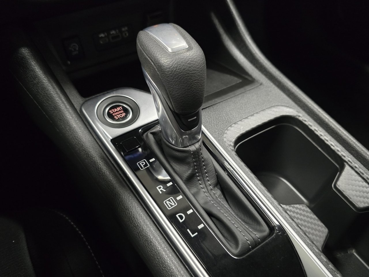 Used 2025 Nissan Sentra SV image 25