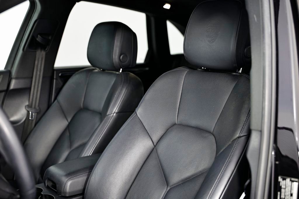 Used 2023 Porsche Macan Turbo image 24