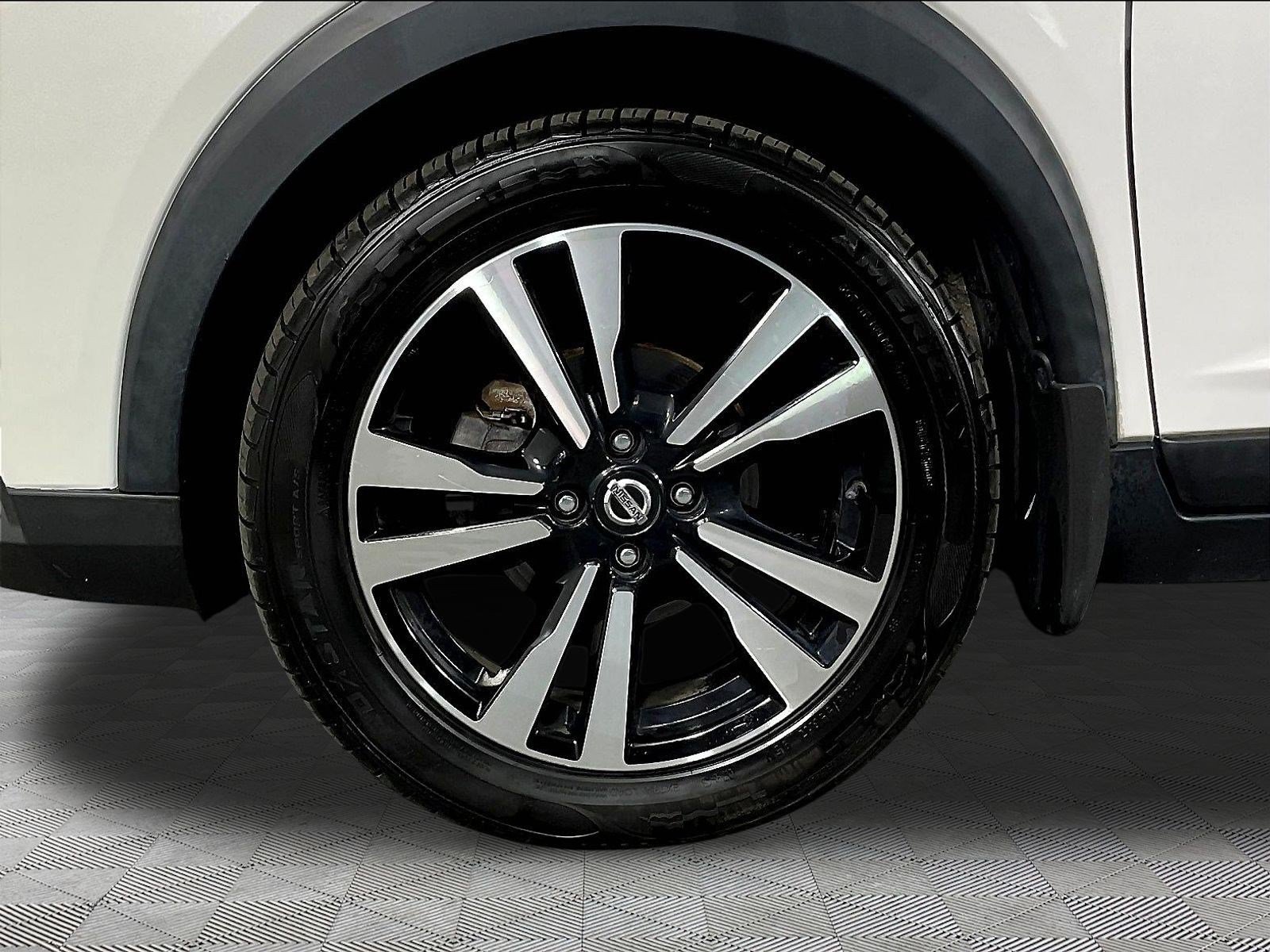 Used 2019 Nissan Kicks SR w/ SR Premium Package FWD image 31