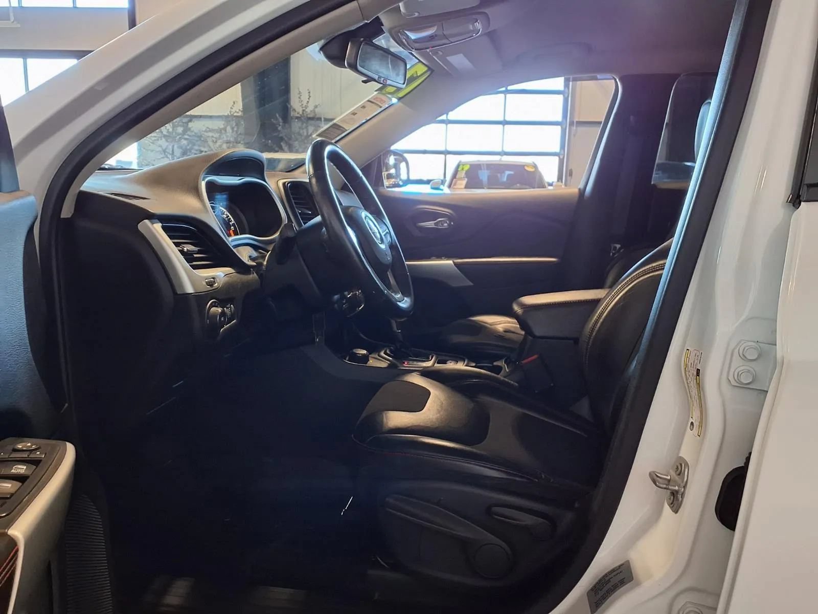 Used 2017 Jeep Cherokee Trailhawk w/ Cold Weather Group AWD/4WD image 17