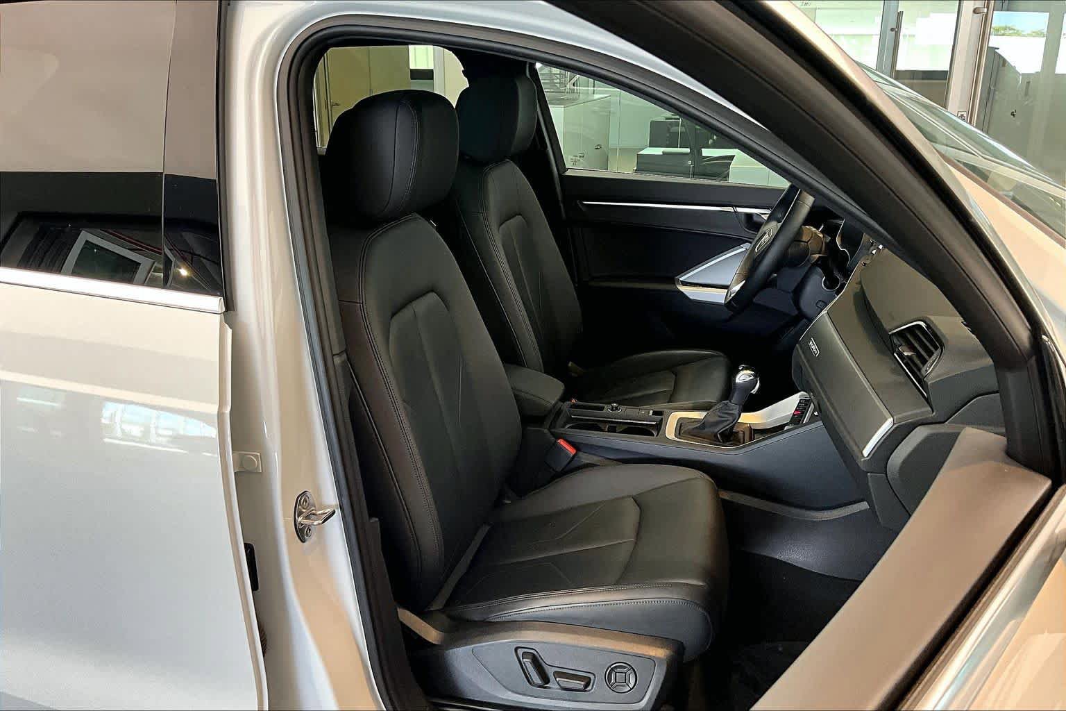 Used 2024 Audi Q3 2.0T Premium w/ Convenience Package AWD/4WD image 9
