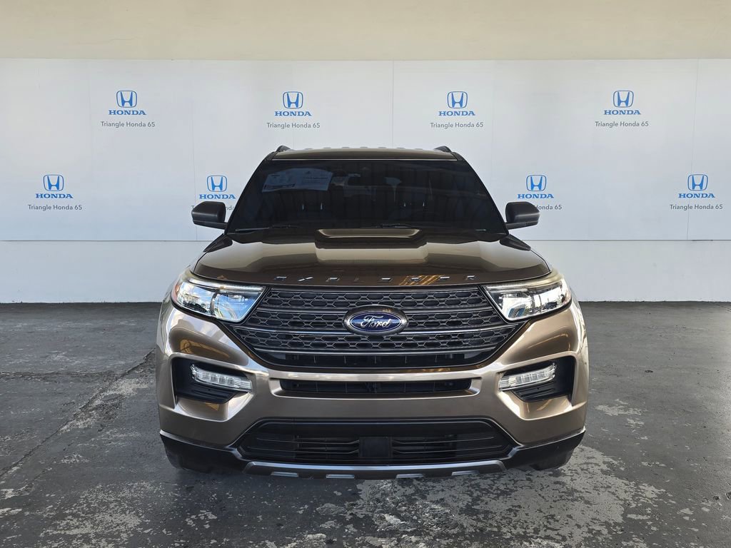 Used 2021 Ford Explorer XLT image 2