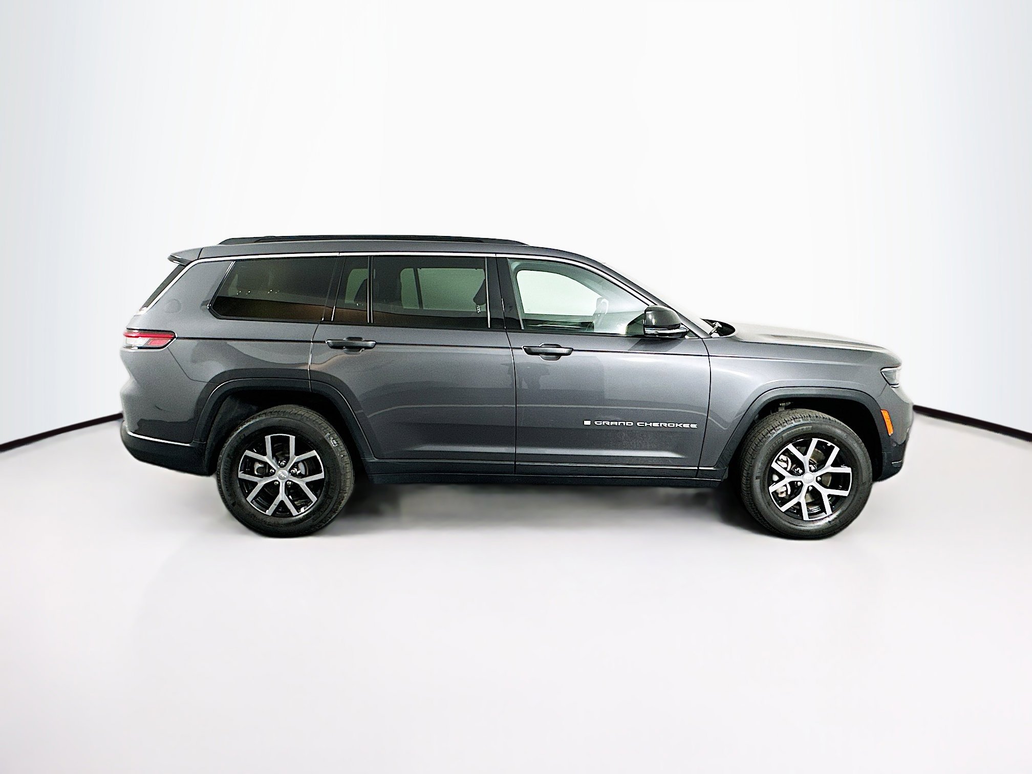 Used 2024 Jeep Grand Cherokee L Limited w/ Luxury Tech Group II image 10