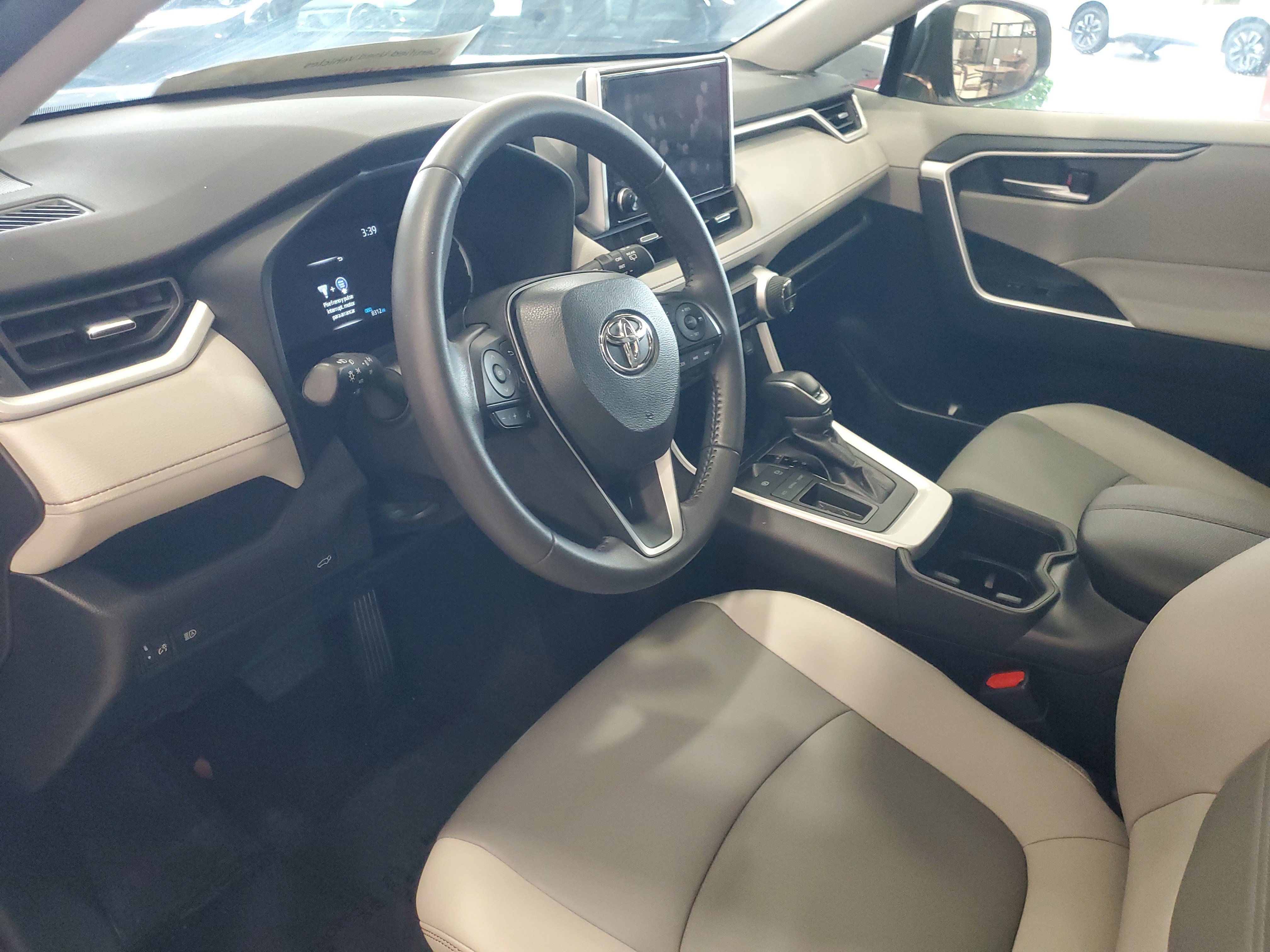 Used 2023 Toyota RAV4 XLE Premium image 14