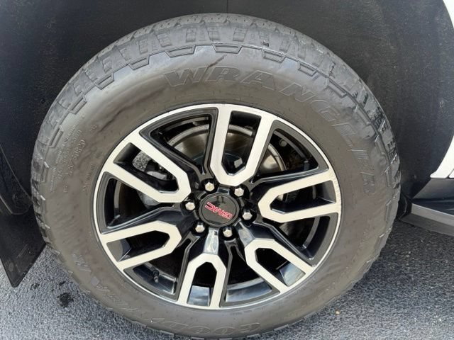 Used 2021 GMC Yukon AT4 w/ Rear Media and Nav Package AWD/4WD image 29