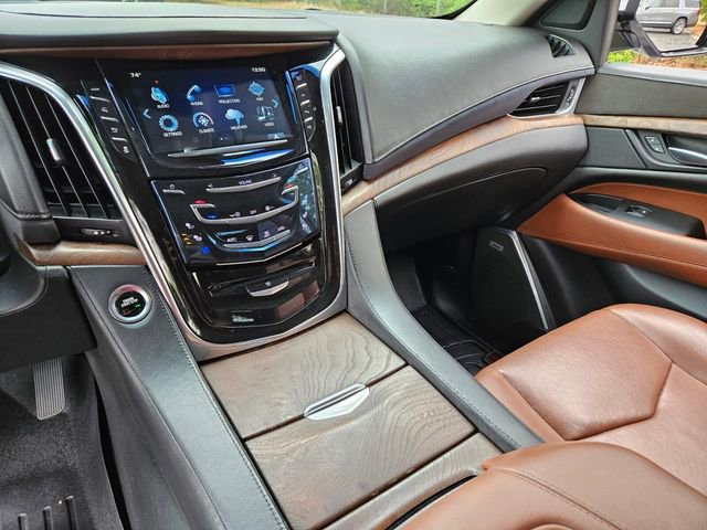 Used 2018 Cadillac Escalade Premium Luxury RWD image 20
