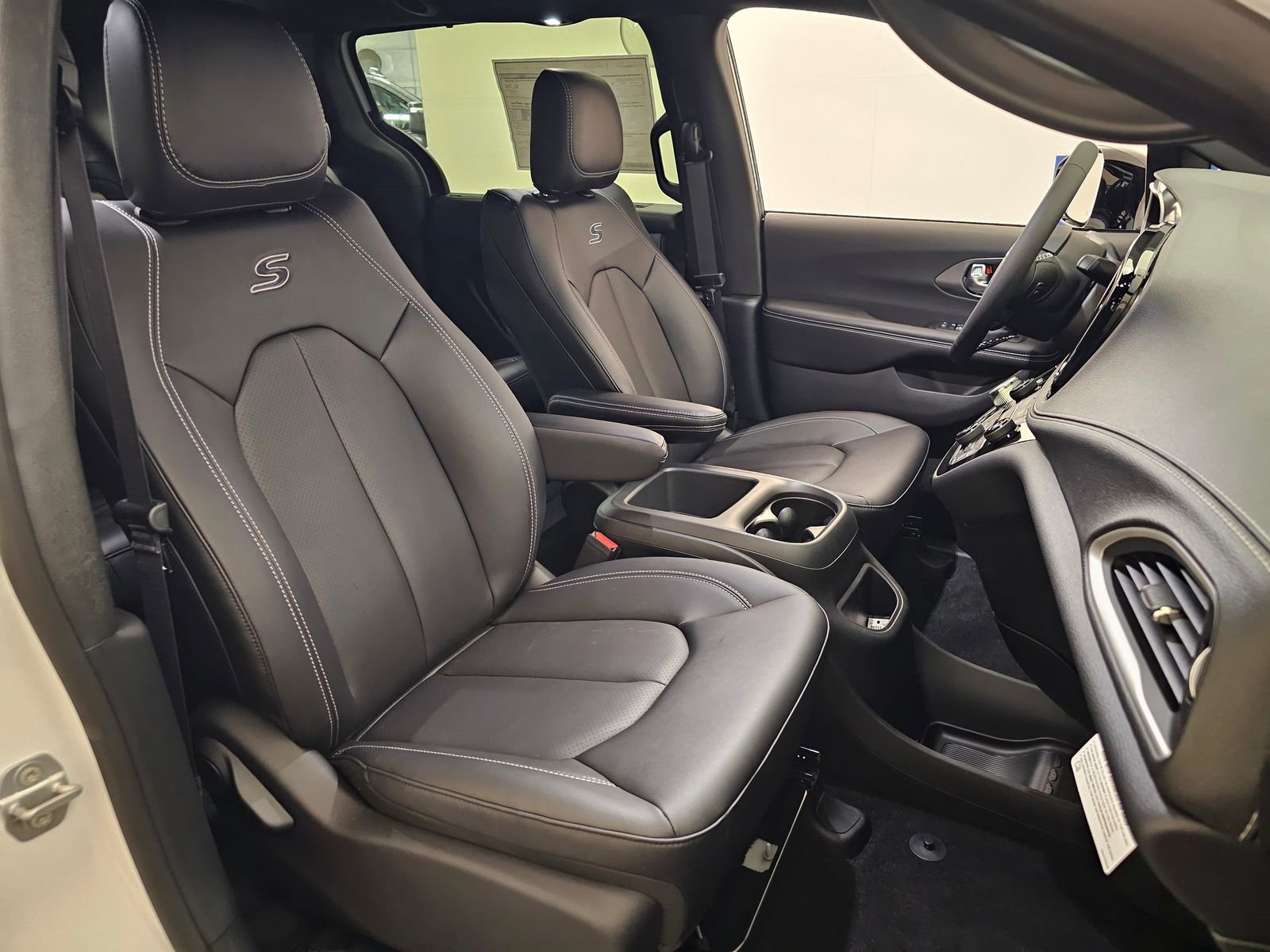 New 2026 Chrysler Pacifica Select w/ S Appearance Package FWD image 24