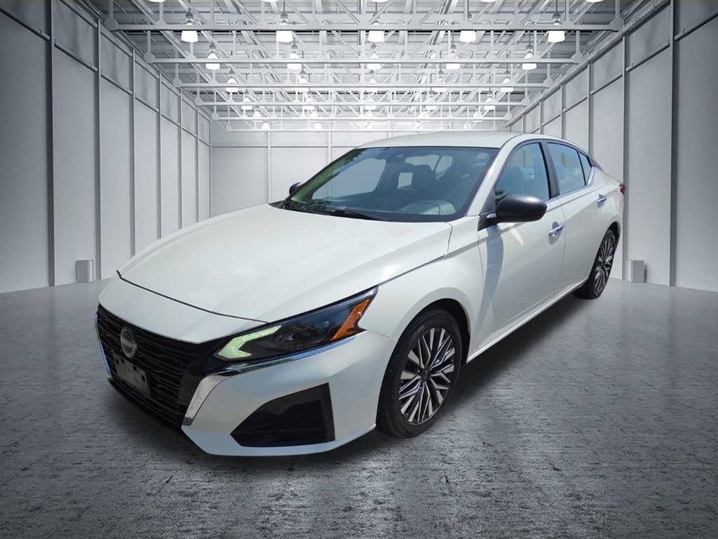 Used 2025 Nissan Altima 2.5 SV FWD image 3