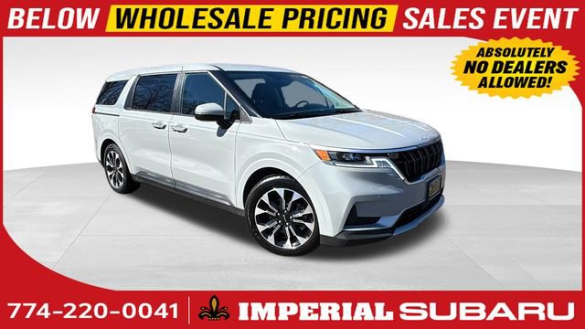 Used 2024 Kia Carnival EX image 1