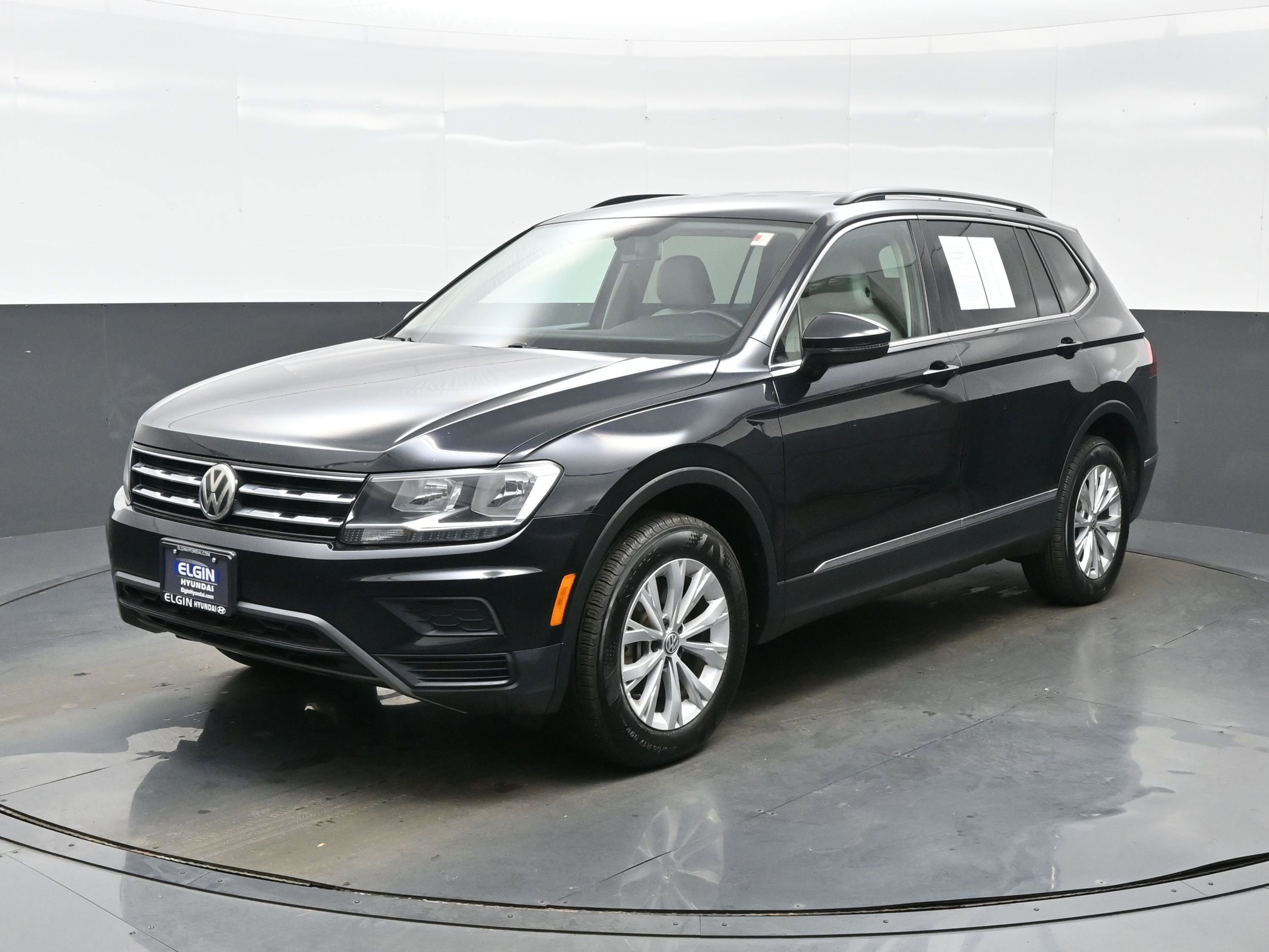 Used 2018 Volkswagen Tiguan SE image 2
