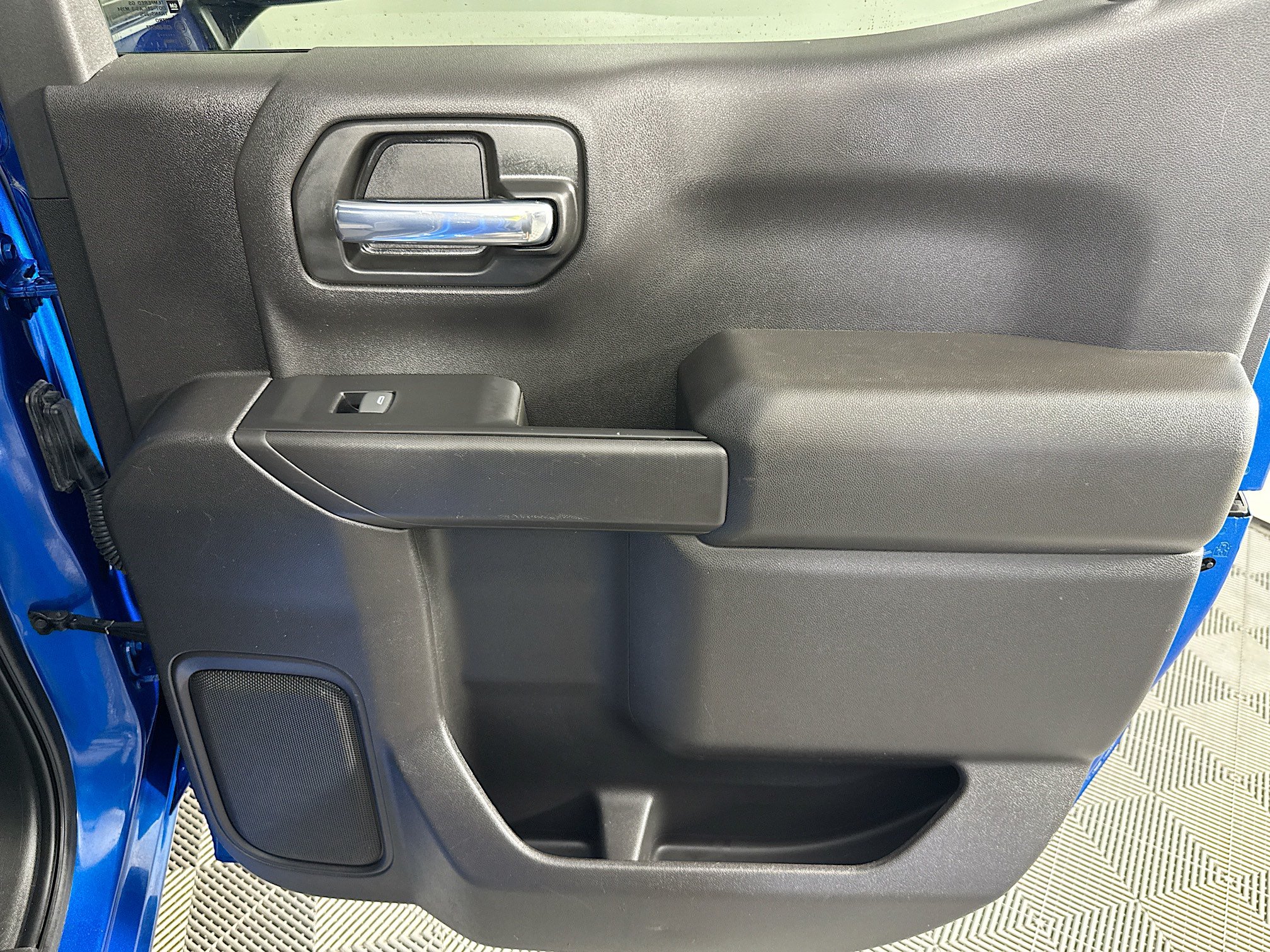 Used 2023 Chevrolet Silverado 1500 Custom w/ LPO, Dark Essentials Package RWD image 23