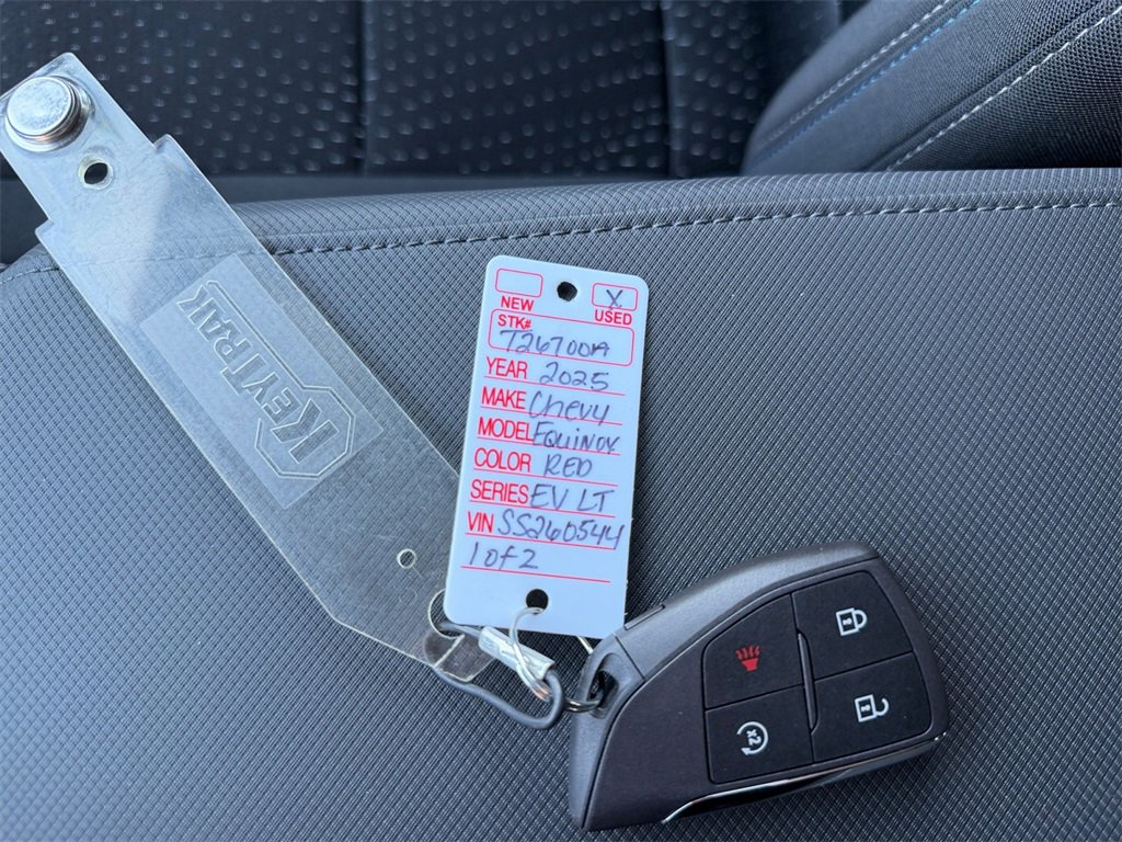 Used 2025 Chevrolet Equinox EV LT image 27