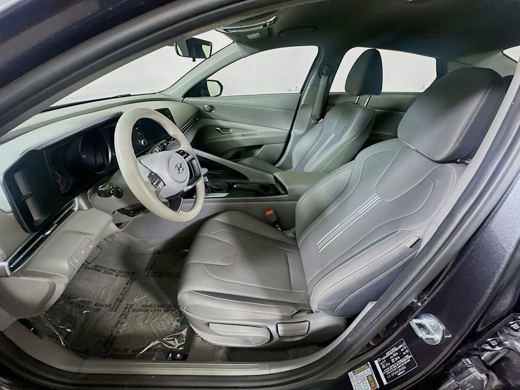 Used 2023 Hyundai Elantra SEL w/ Cargo Package image 15