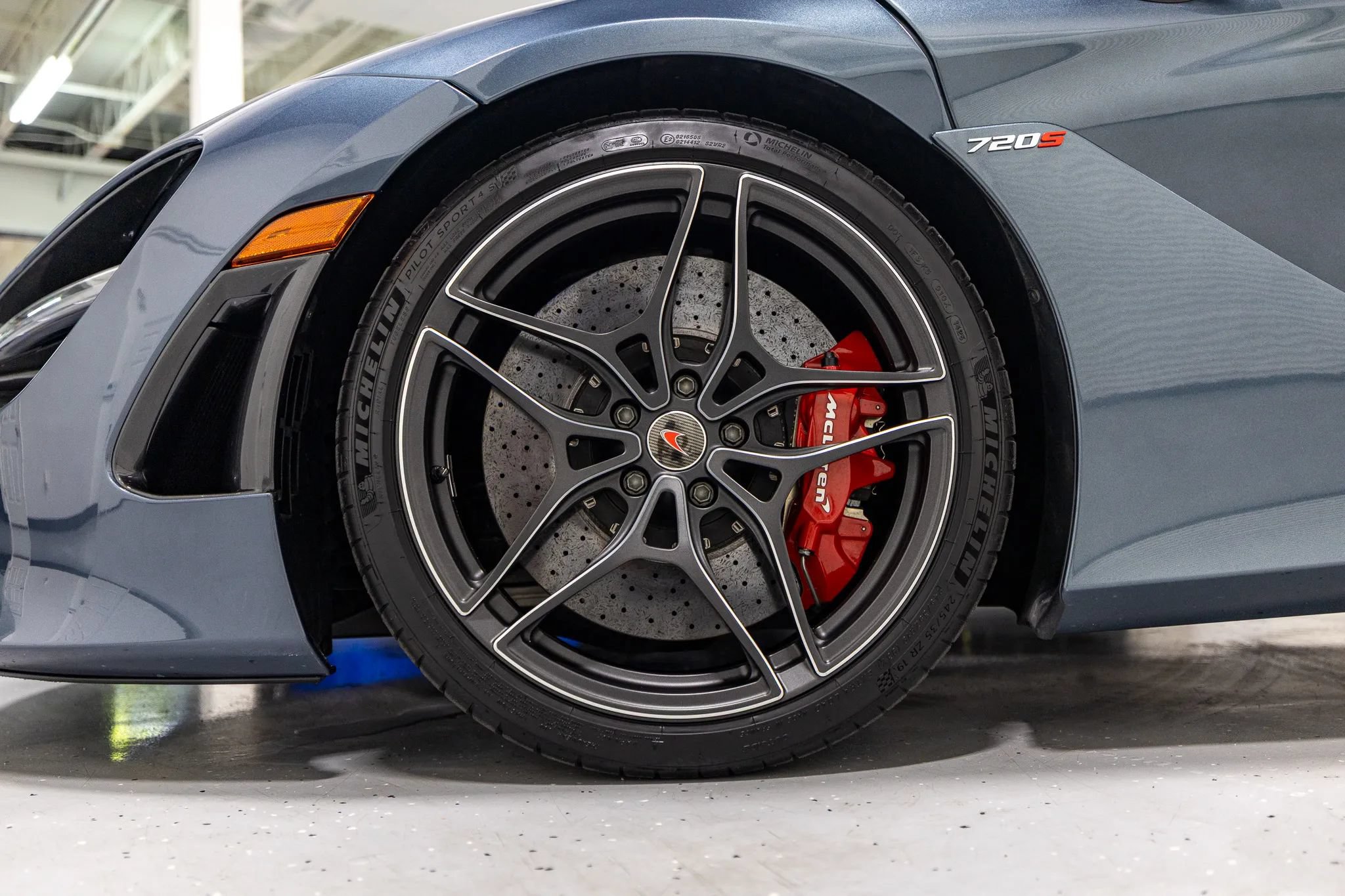 Used 2018 McLaren 720S Performance RWD image 18