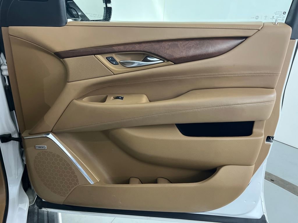Used 2017 Cadillac Escalade Platinum image 30