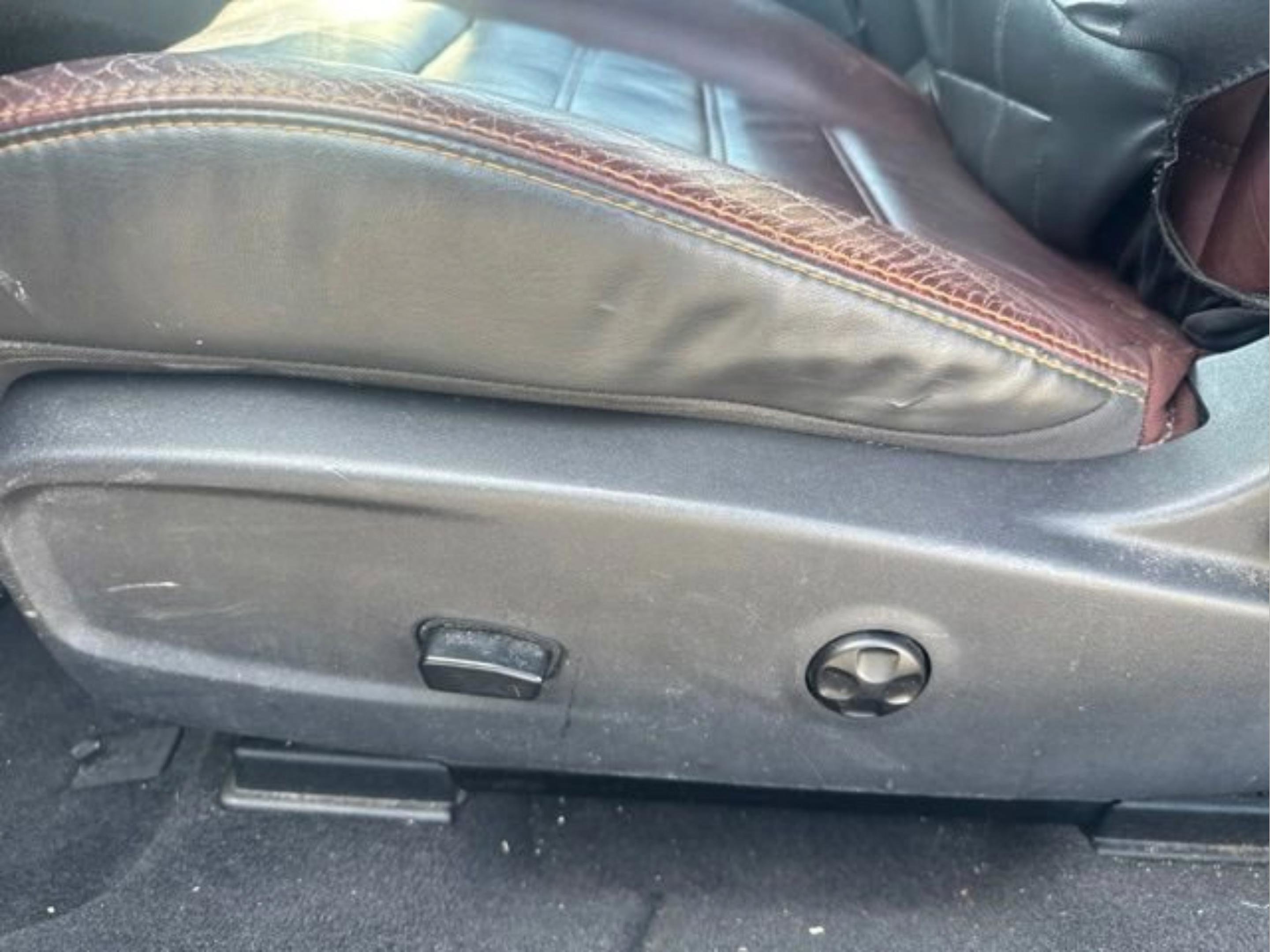 Used 2014 Dodge Challenger R/T RWD image 9