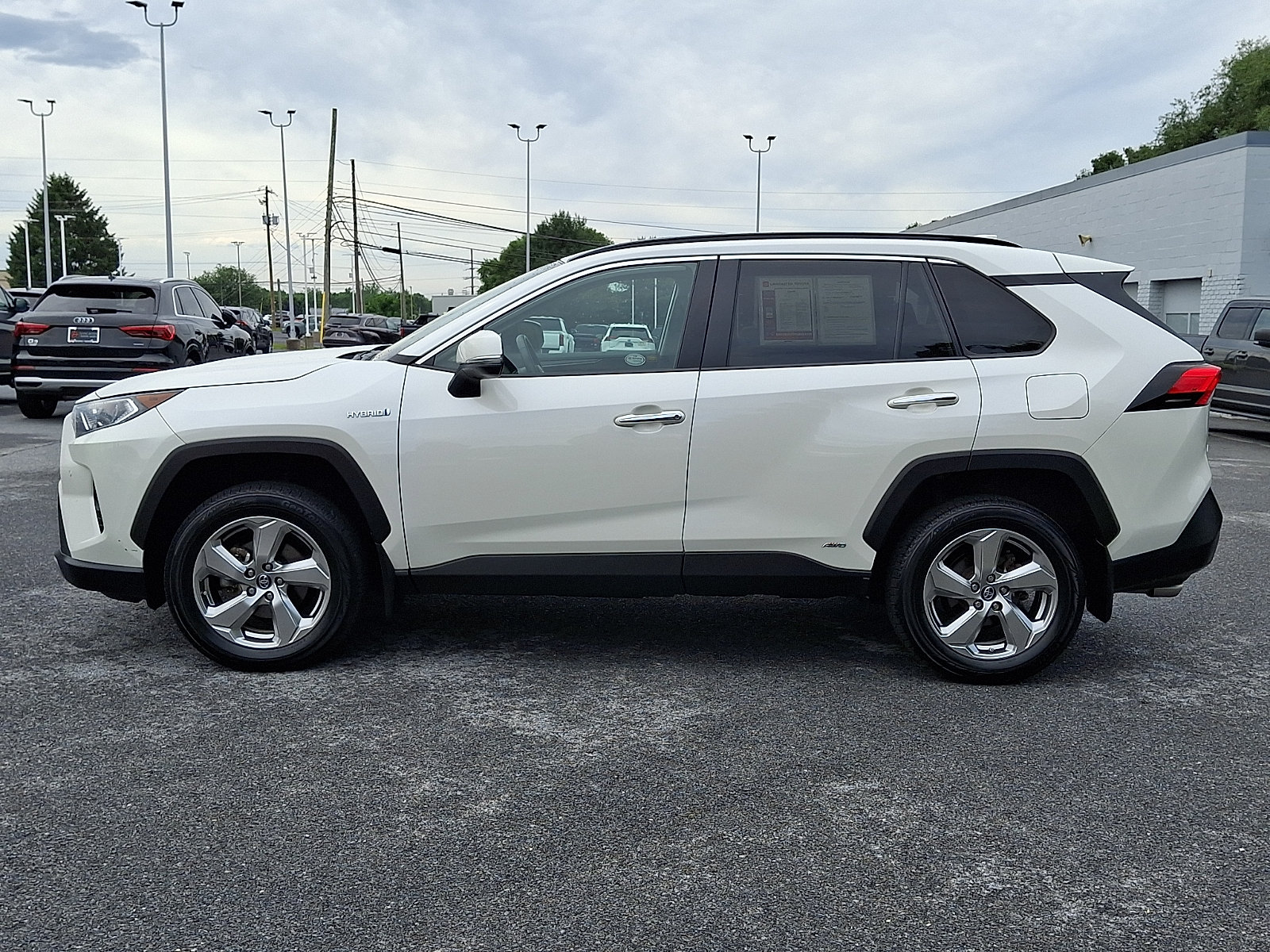 Used 2019 Toyota RAV4 Limited w/ Carpet Mat Package AWD/4WD image 4