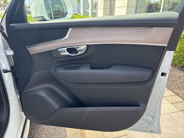 Used 2025 Volvo XC90 B6 Plus AWD/4WD image 16