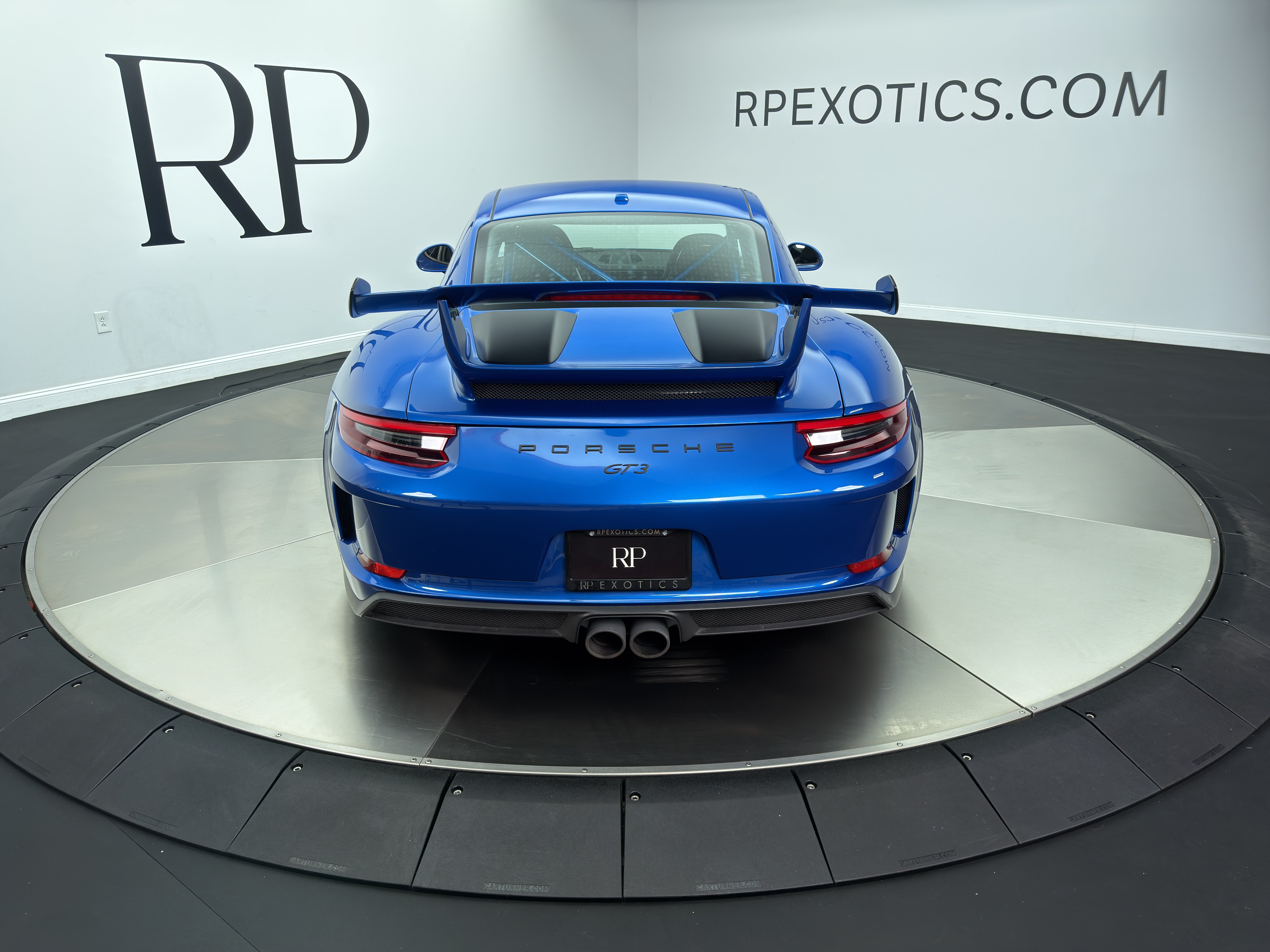 Used 2018 Porsche 911 GT3 w/ Light Design Package RWD image 5
