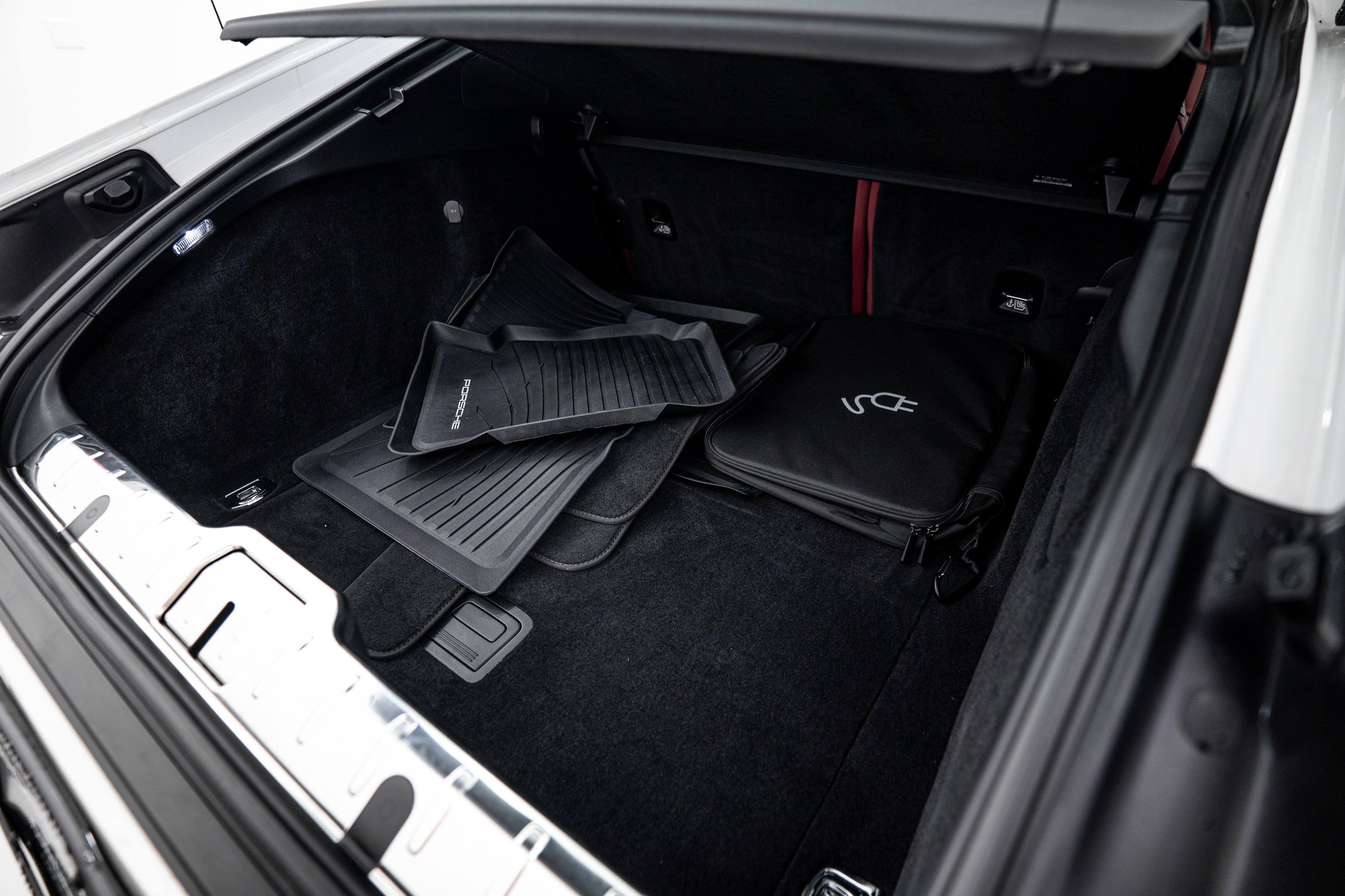 Used 2022 Porsche Panamera 4 image 27