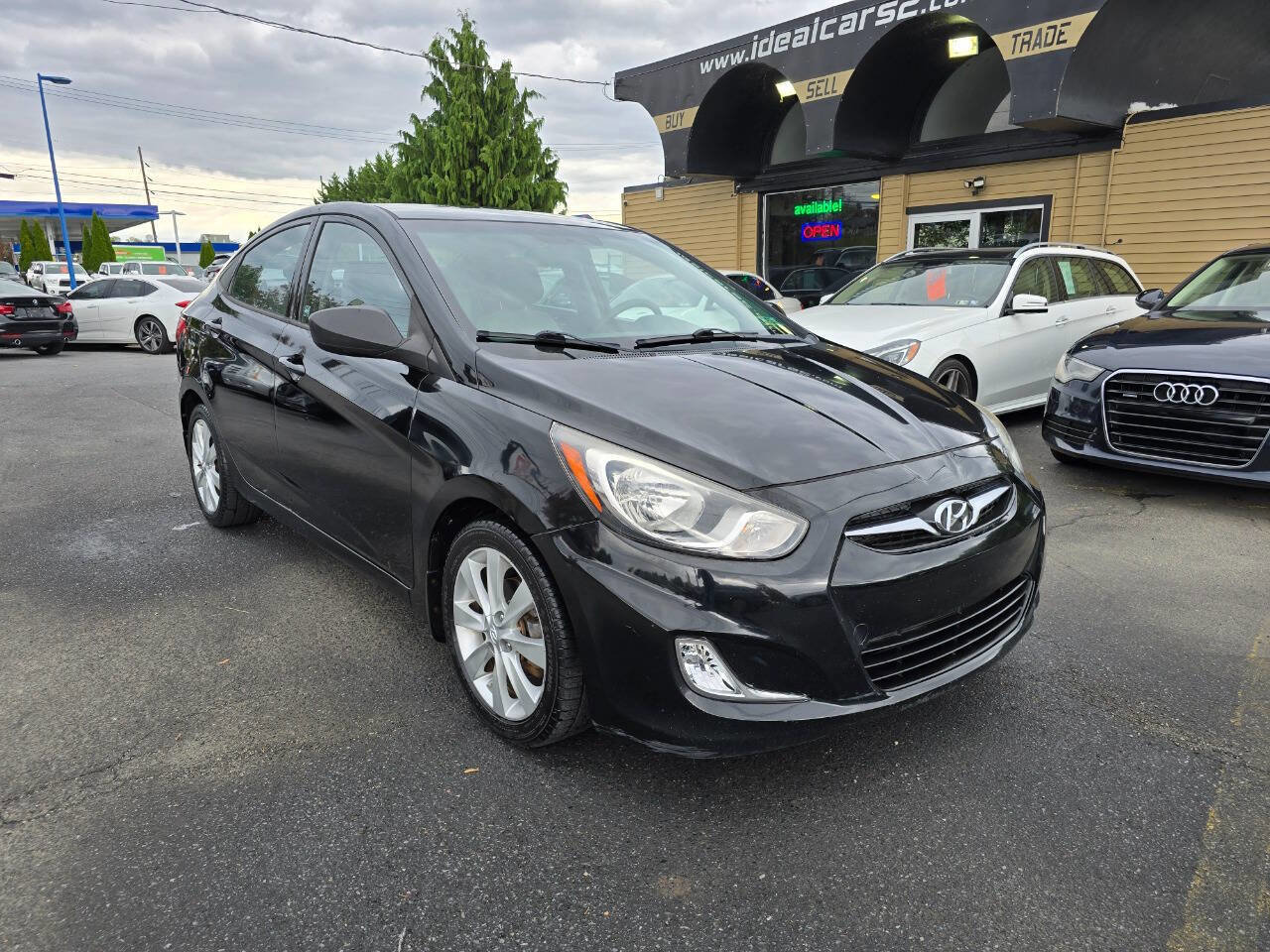 Used 2013 Hyundai Accent GLS w/ Premium Pkg