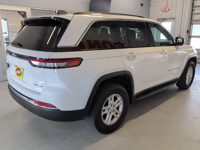Used 2023 Jeep Grand Cherokee Laredo AWD/4WD image 5
