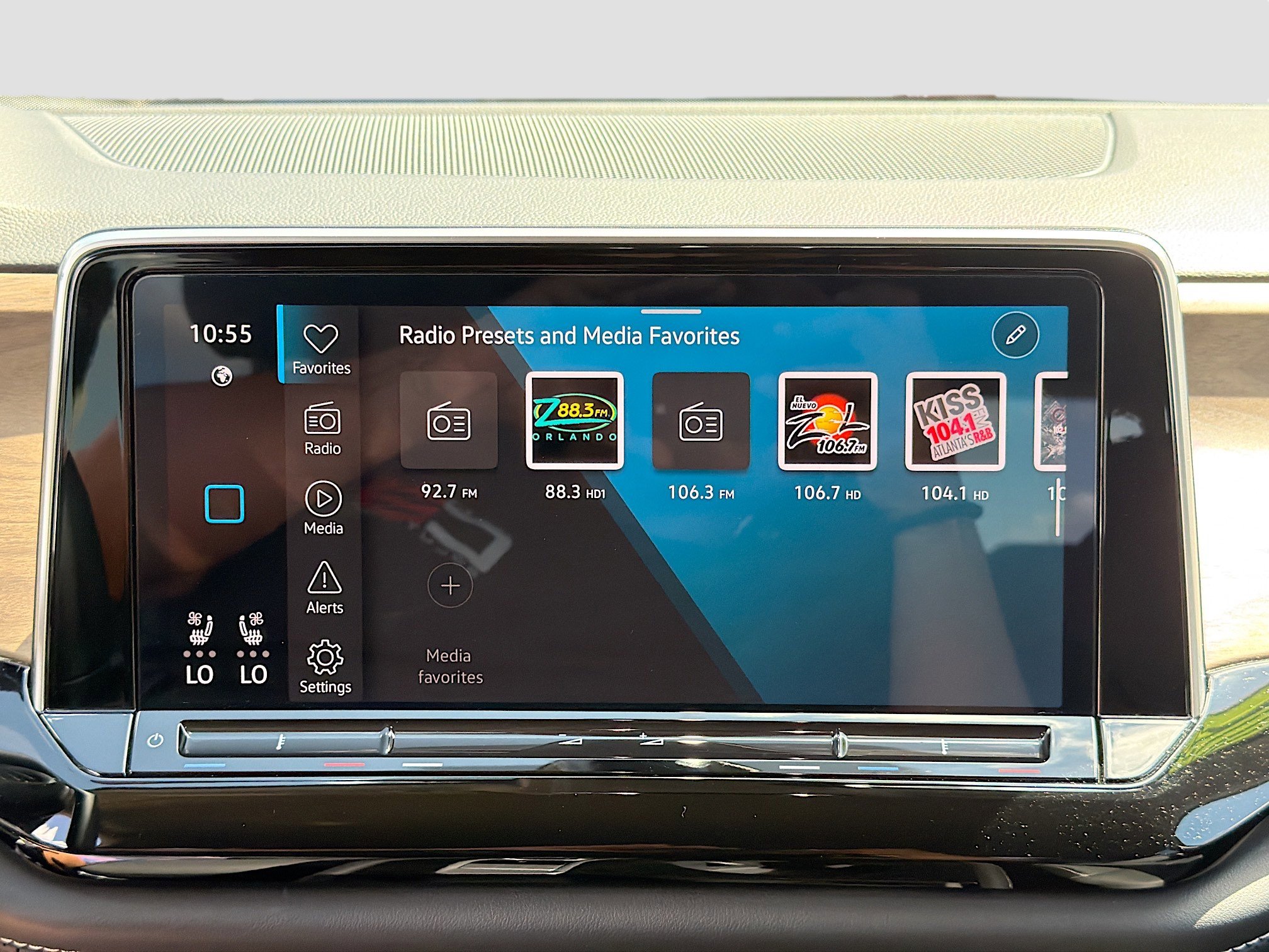 Used 2024 Volkswagen Atlas SE image 31