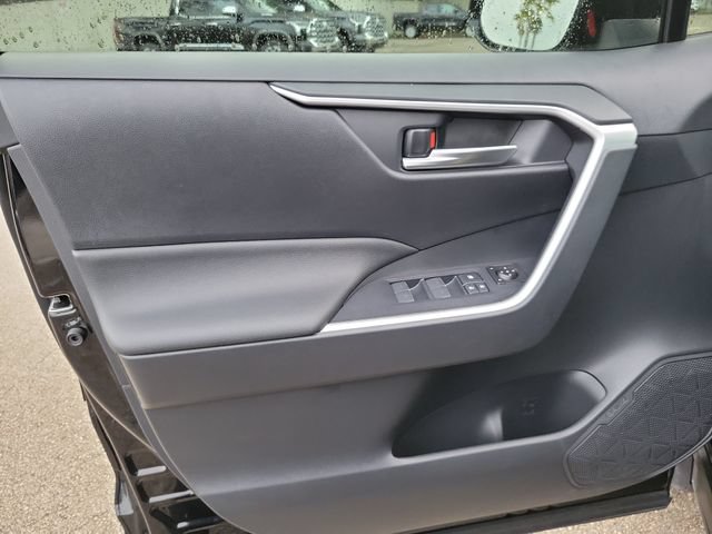 Used 2025 Toyota RAV4 XLE w/ Convenience Package AWD/4WD image 12