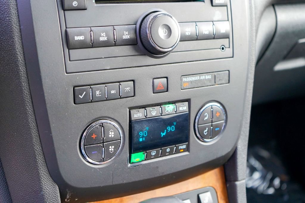 Used 2011 Buick Enclave CXL image 17