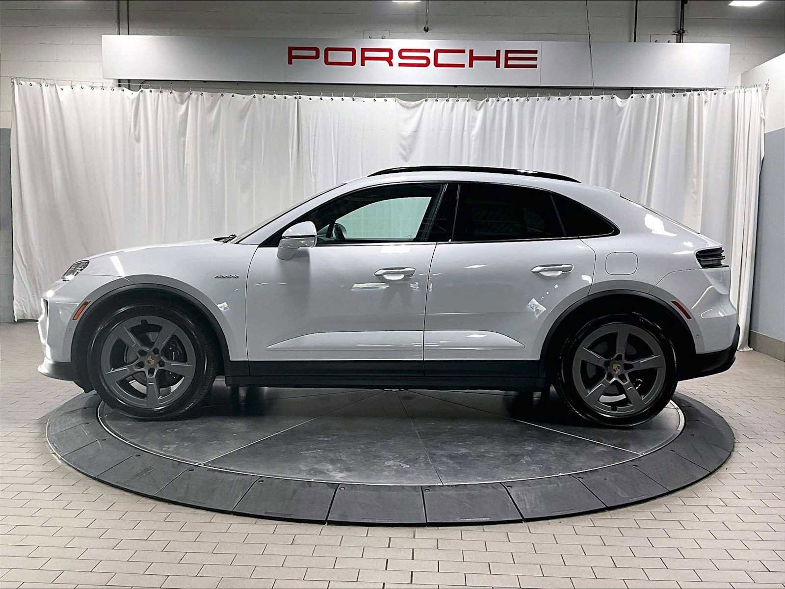 Used 2024 Porsche Macan 4 Electric image 2