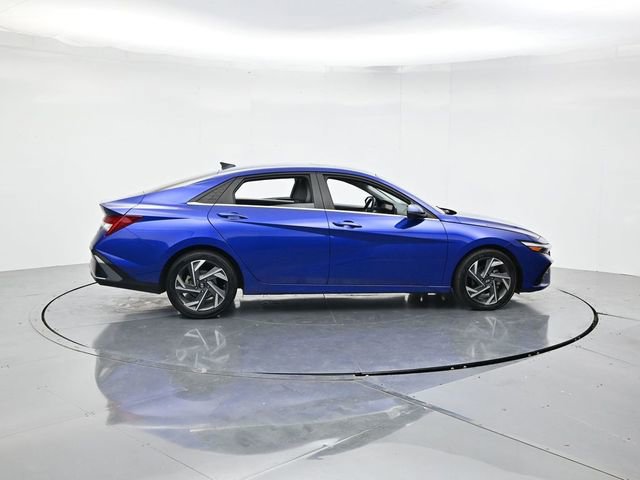 Used 2024 Hyundai Elantra Limited image 2