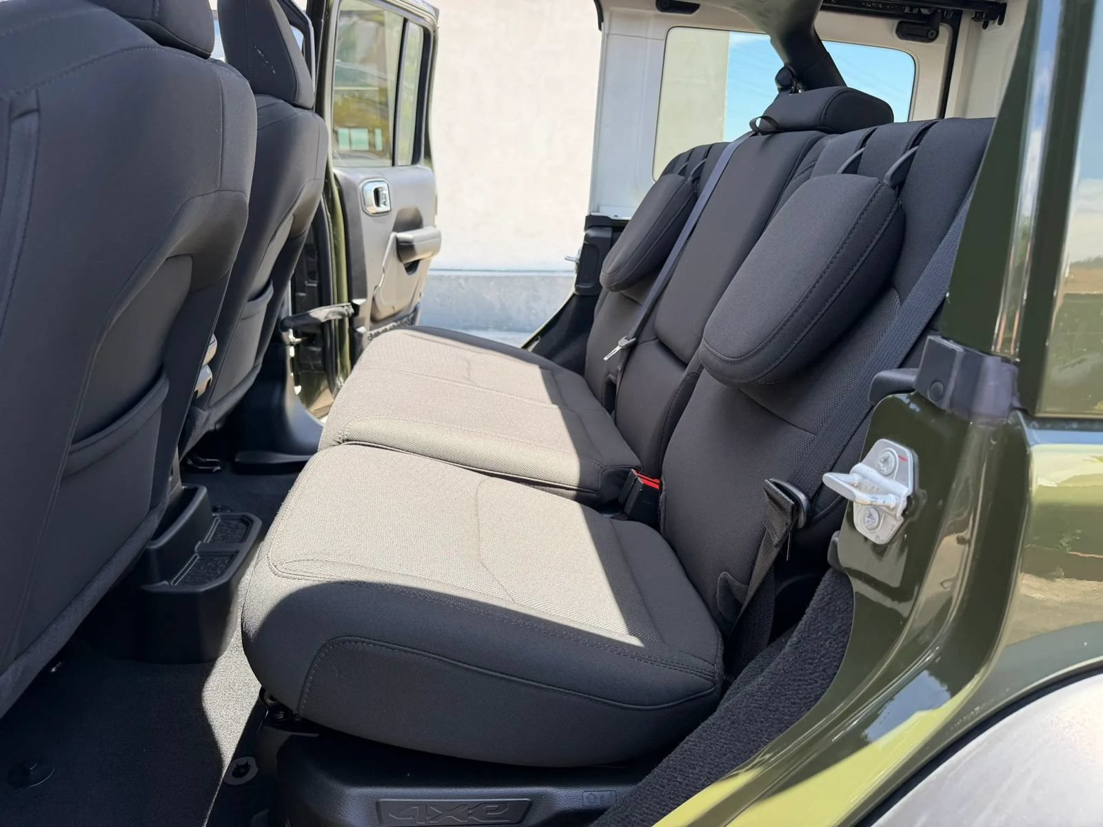 Used 2023 Jeep Wrangler Unlimited w/ Sun & Screen Package AWD/4WD image 32