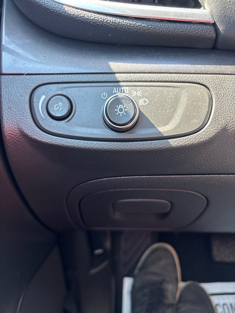 Used 2021 Buick Encore Preferred image 22