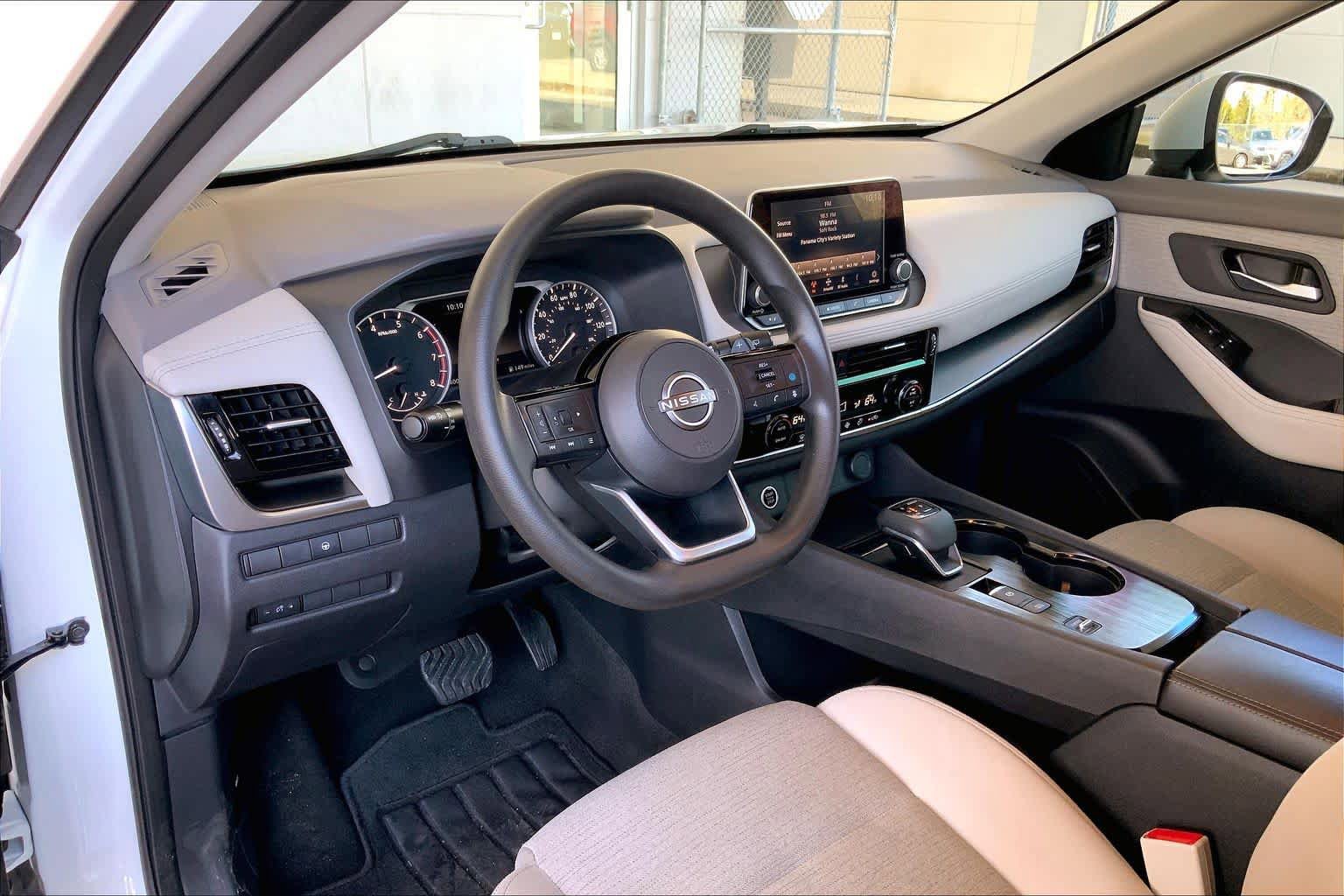 Used 2022 Nissan Rogue SV FWD image 18