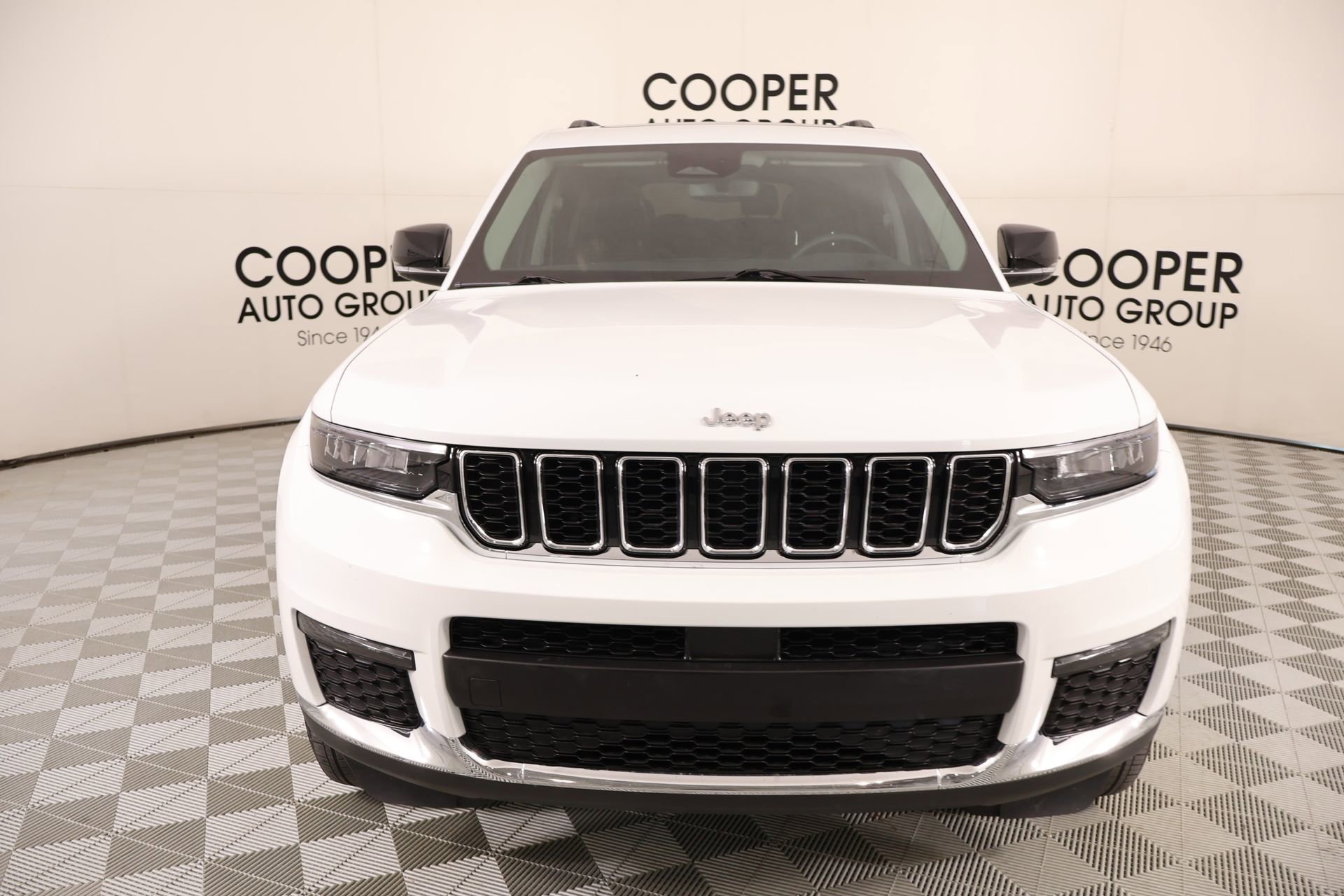 Used 2023 Jeep Grand Cherokee L Limited AWD/4WD image 10