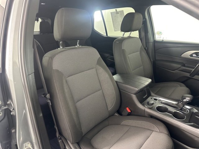 Used 2023 Chevrolet Traverse LT w/ Rear Camera Mirror Package image 15