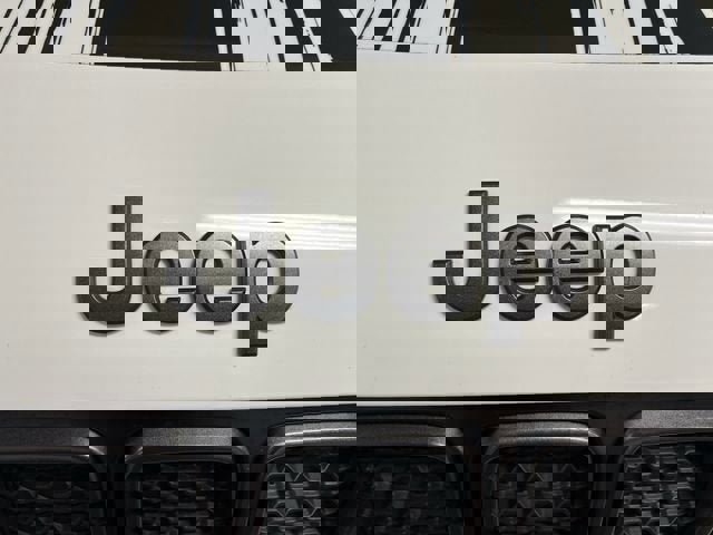 Used 2021 Jeep Renegade Latitude w/ Sun & Sound Group image 32