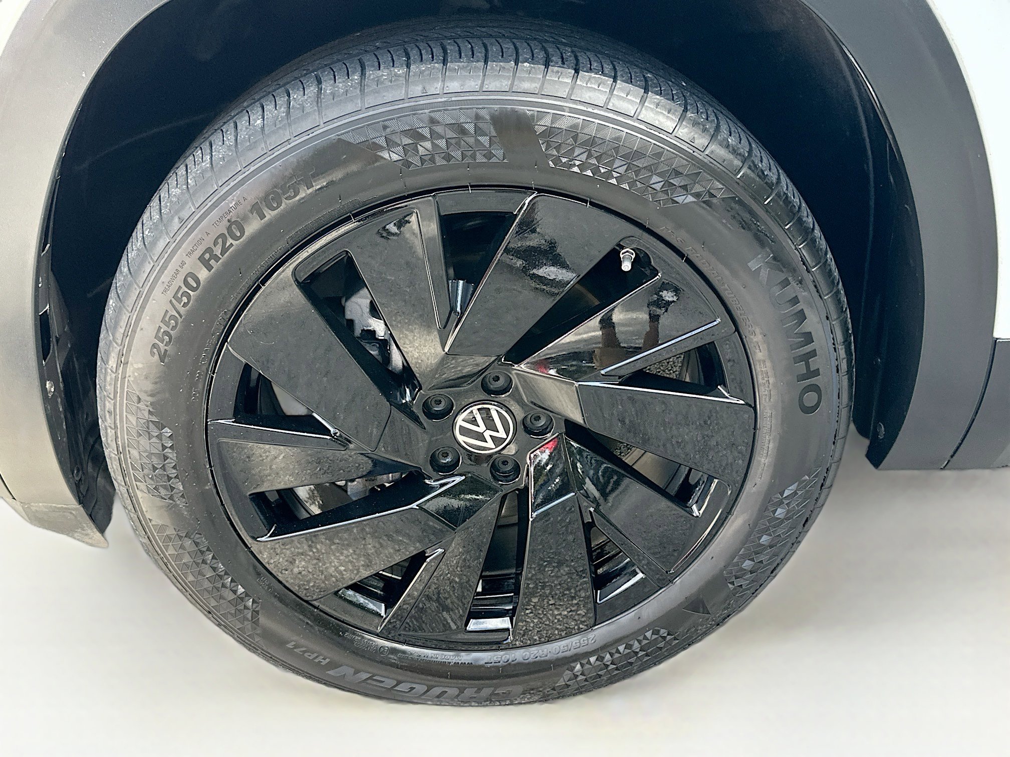 Used 2024 Volkswagen Atlas Cross Sport SE w/ Black Wheel Package image 32
