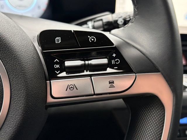 Used 2023 Hyundai Elantra Limited image 7