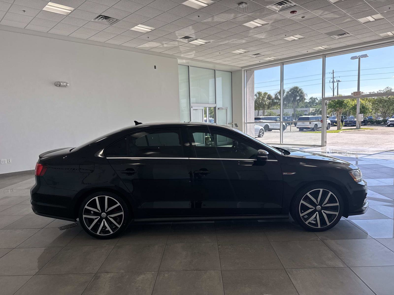 Used 2018 Volkswagen Jetta GLI FWD image 4