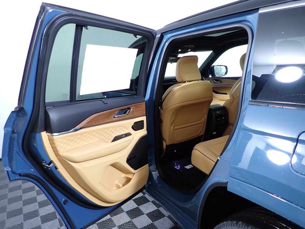 New 2026 Jeep Grand Cherokee Summit w/ Obsidian Package AWD/4WD image 36
