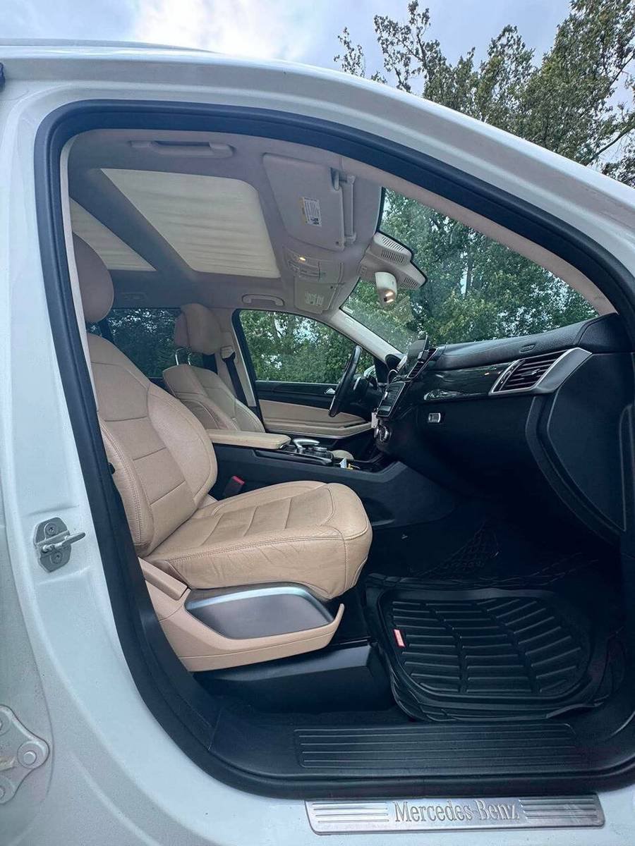 Used 2017 Mercedes-Benz GLS 550 4MATIC image 16