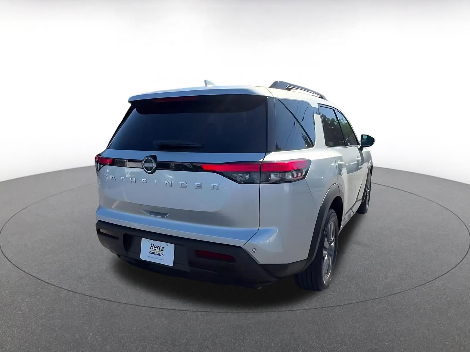 Used 2025 Nissan Pathfinder SV image 15