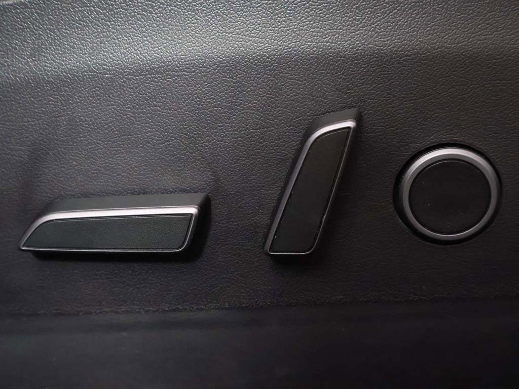 Used 2023 Tesla Model 3 Performance image 32