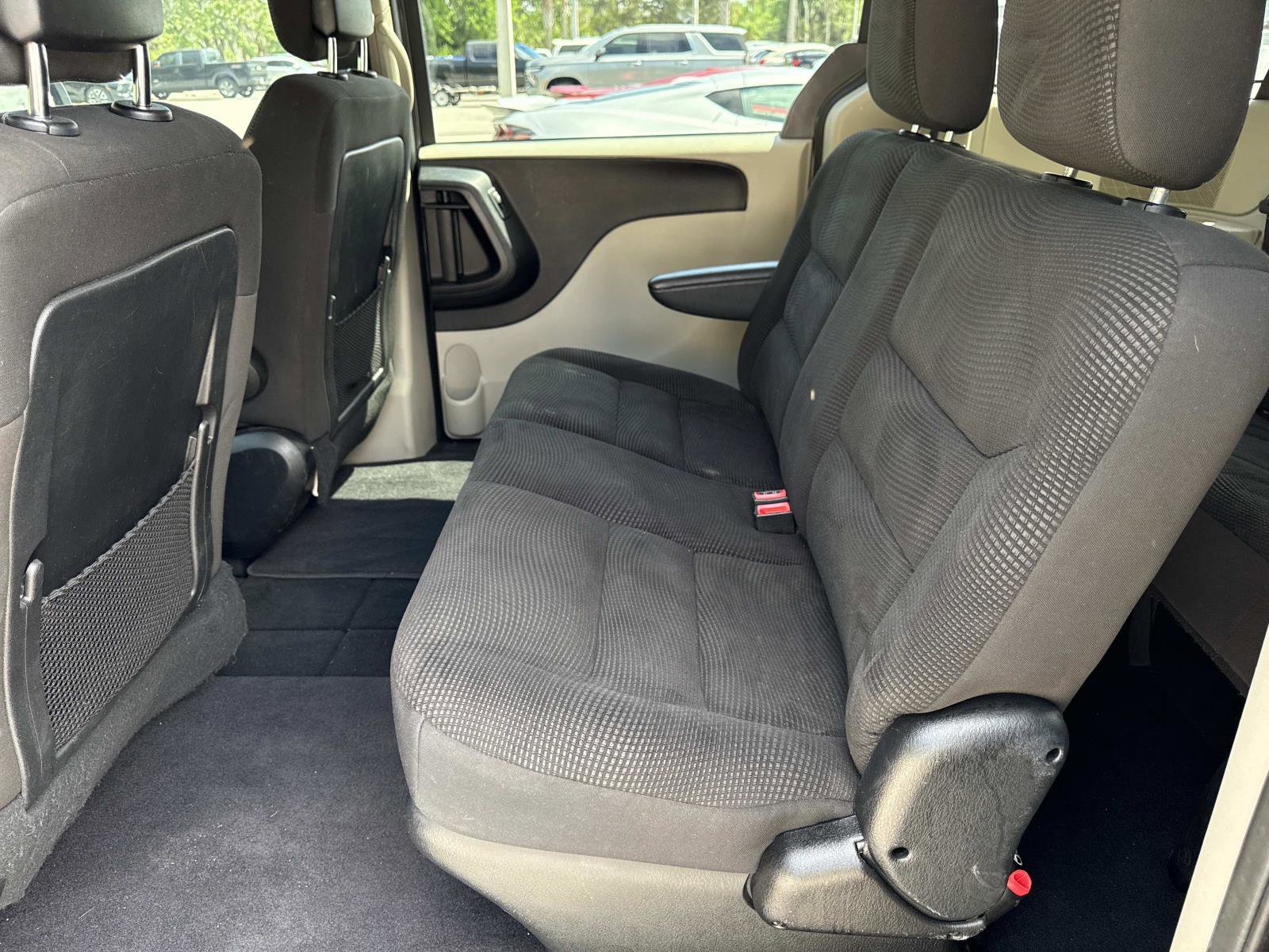Used 2020 Dodge Grand Caravan SE w/ UConnect Hands-Free Group image 9