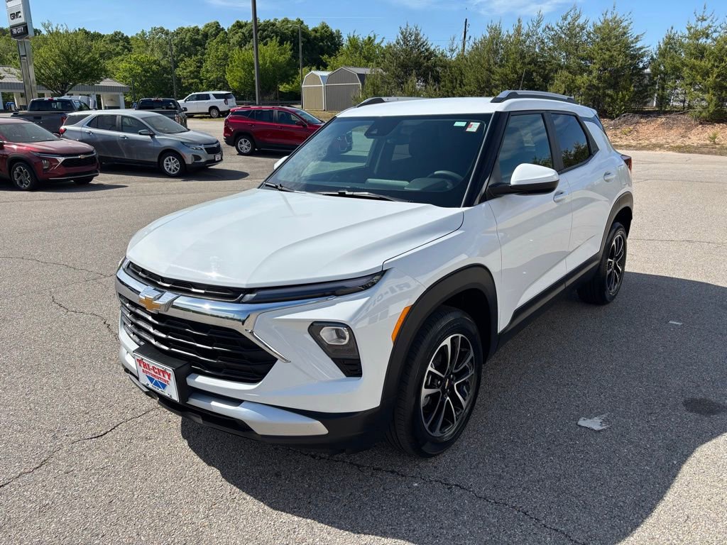 Used 2025 Chevrolet TrailBlazer LT AWD/4WD image 4