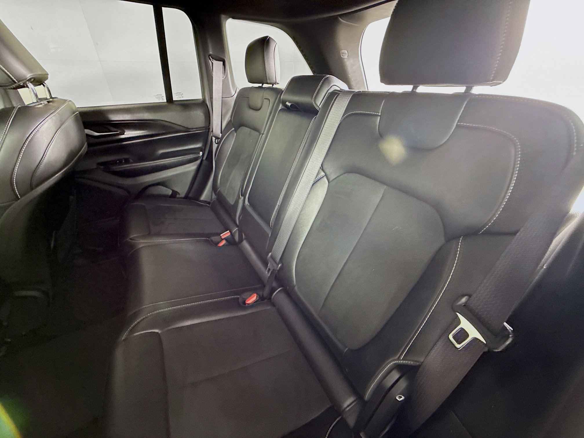 Used 2024 Jeep Grand Cherokee Altitude image 28