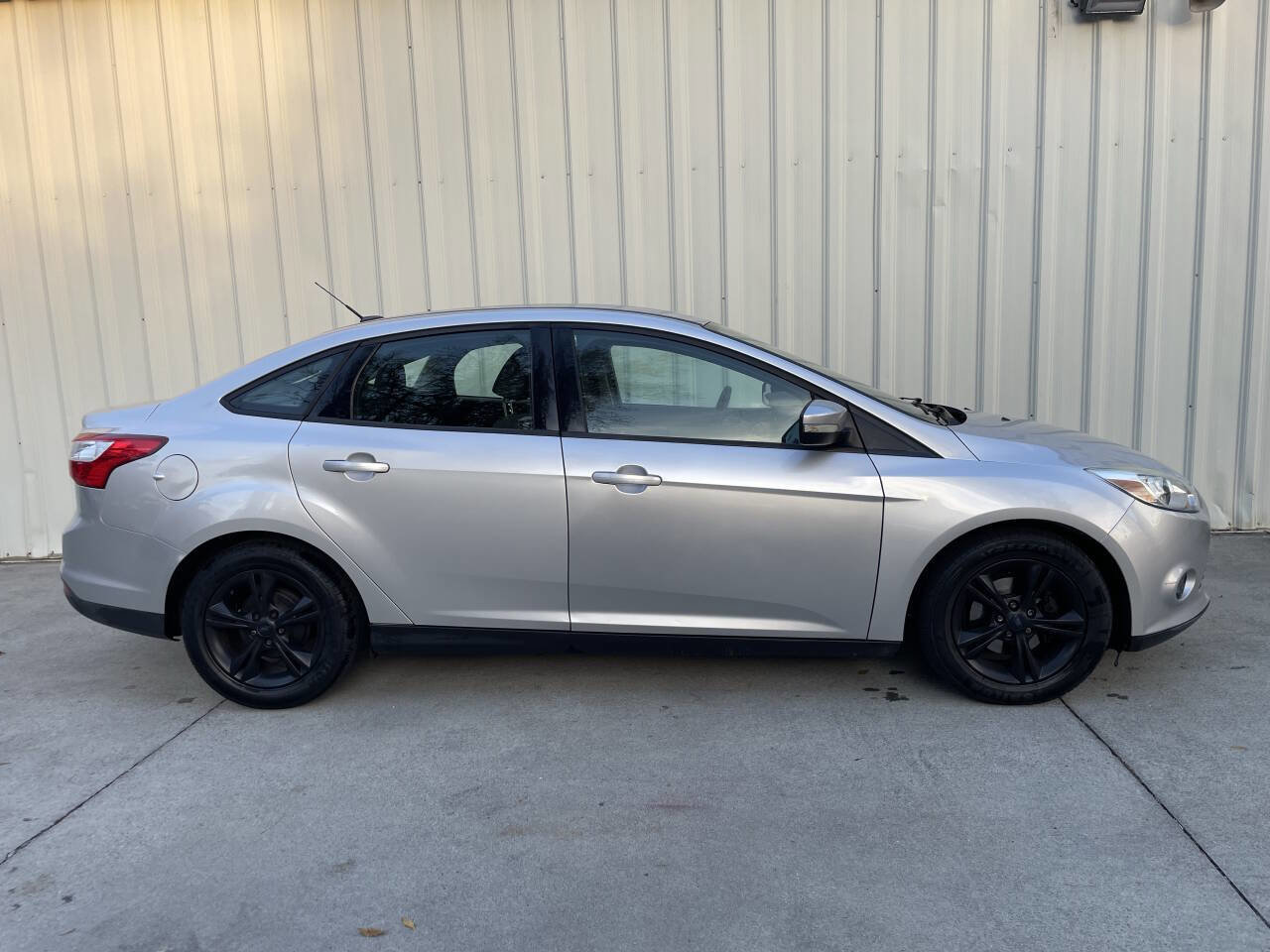 Used 2014 Ford Focus SE w/ SE Winter Package image 2