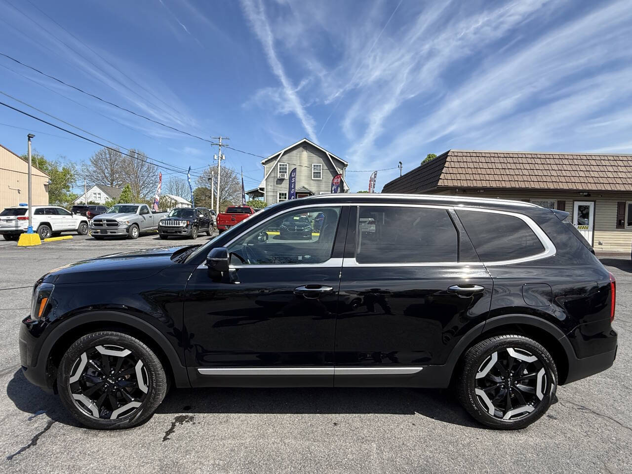 Used 2025 Kia Telluride S AWD/4WD image 1